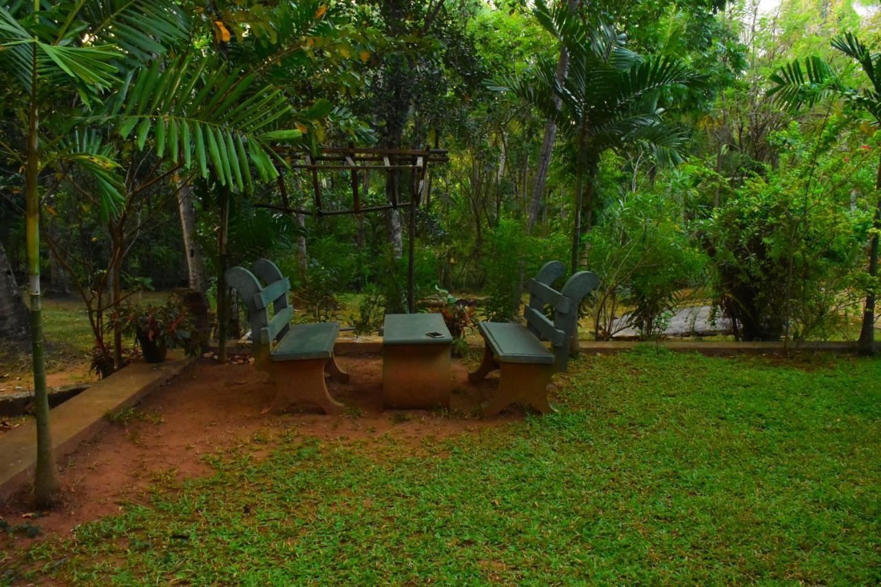 Leesa Villa Safari Resort Udawalawe Exterior photo